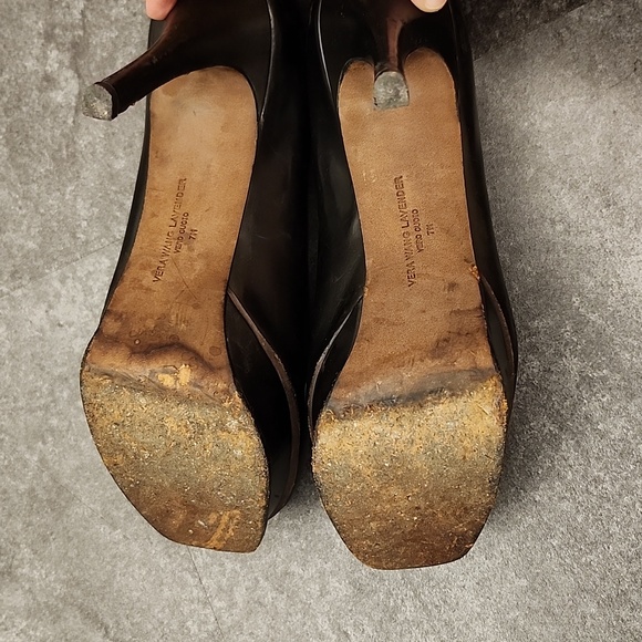 Vera Wang lavender label platform leather black heels size 7 - Picture 8 of 8